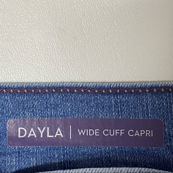 NYDJ Not Your Daughter’s Jeans | Dayla Wide Cuff Capri - Picture 7 of 7